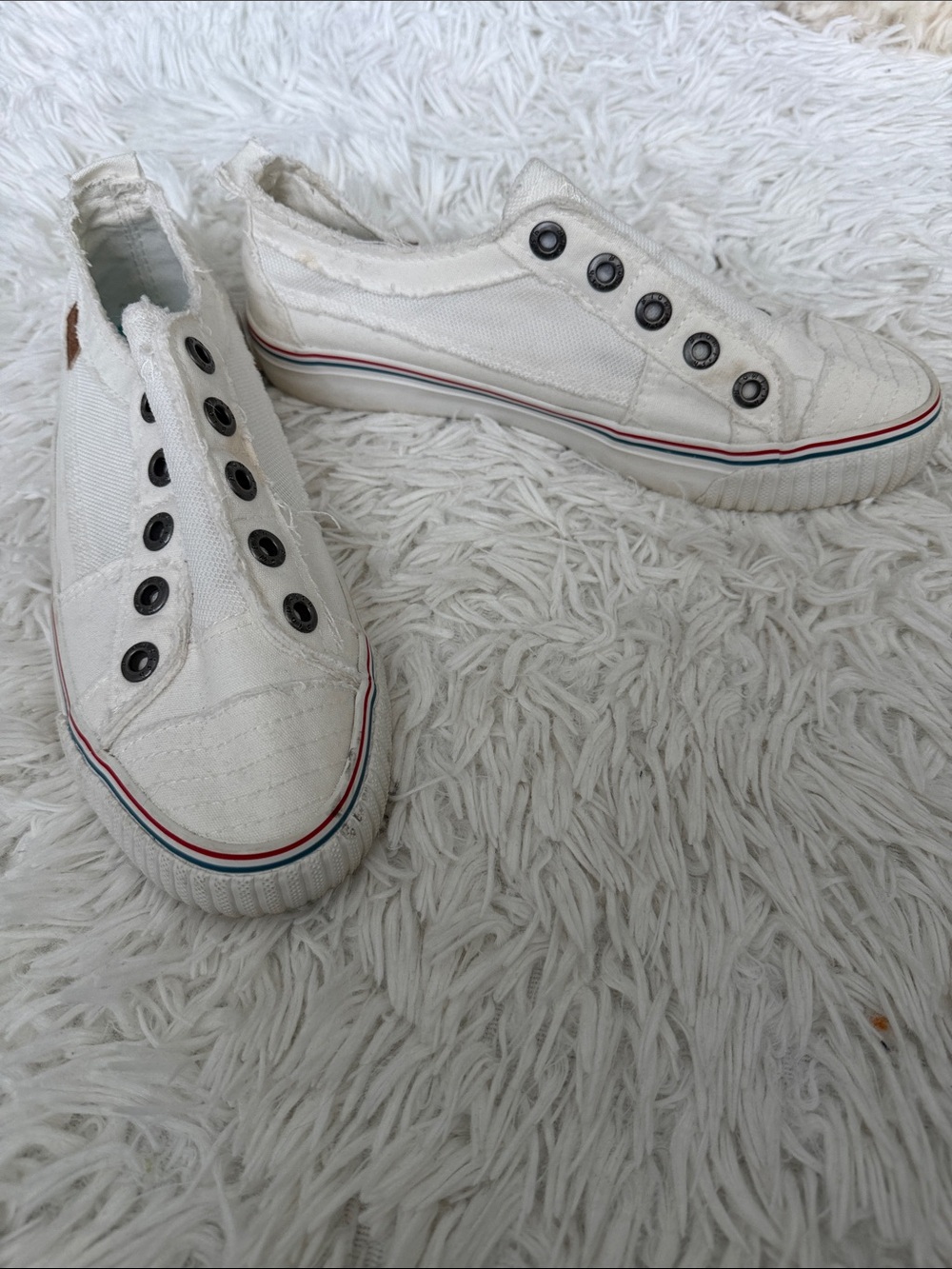 Blowfish Malibu Slip On White Canvas Sneakers Size 7.5